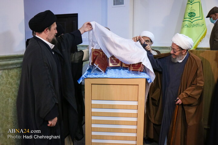 مراسم رونمایی از کتاب هفت جلدی «مفتاح الهدایه فی شرح تحریر الوسیله»