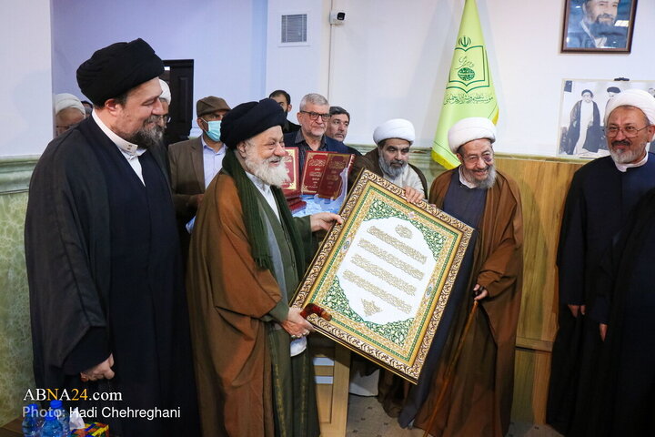 گزارش تصویری | مراسم رونمایی از کتاب هفت جلدی «مفتاح الهدایه فی شرح تحریر الوسیله»