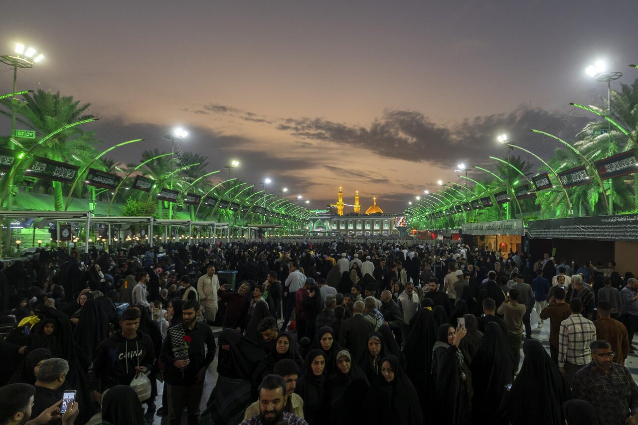 Crowds of visitors commemorate Friday eve at shrine of Aba al-Fadl al-Abbas (+Photos)