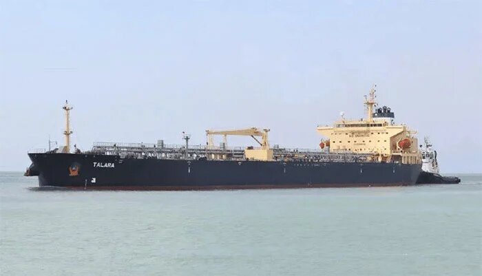 ایرانی بحریہ نے آبنائے ہُرمز میں 30 ہزار ٹن پیٹرو کیمیکل لیکر جانیوالے آئل ٹینکر کو قبضے میں لے لیا