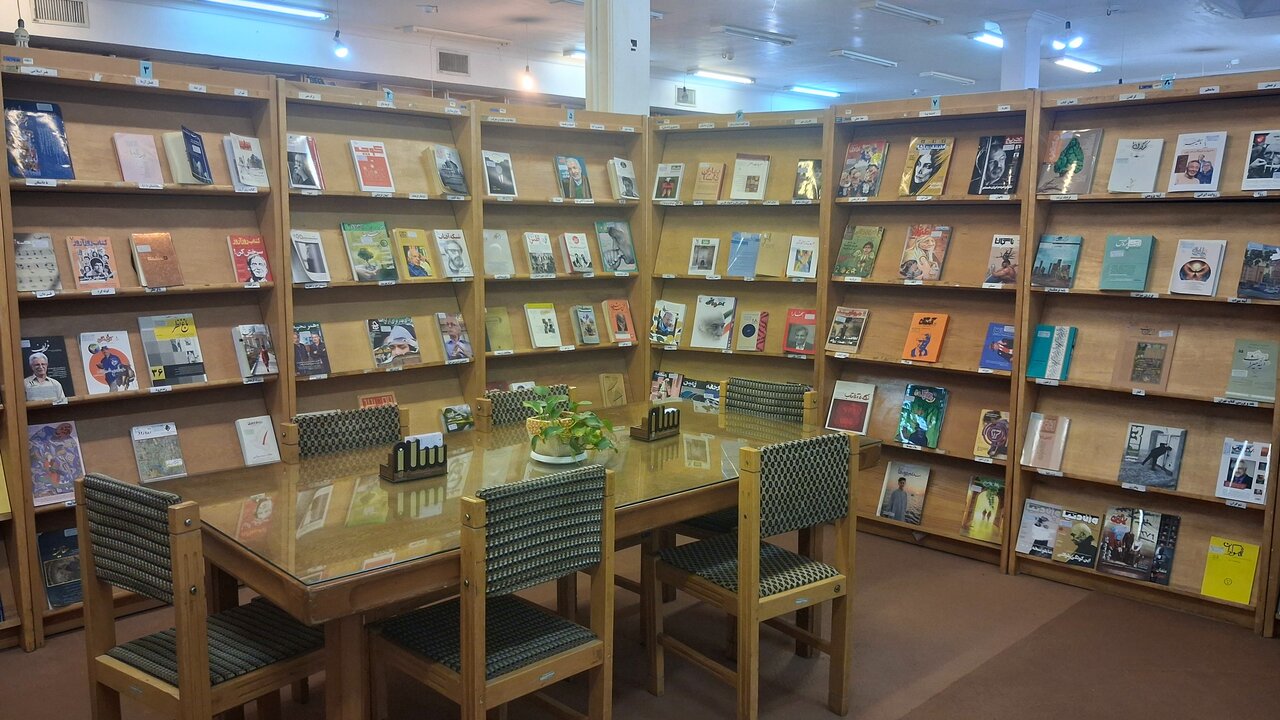 کتابخانه تخصصی ادبی و هنری قم ۴۰ ساله شد/ حق عضویت رایگان در هفته کتاب تا پایان آبان