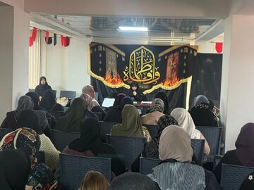 Informe fotográfico | Mujeres turcas conmemoran el martirio de la Excelencia Fátima al-Zahra (la paz sea con ella) en el centro Ahlul Bayt de Igdir