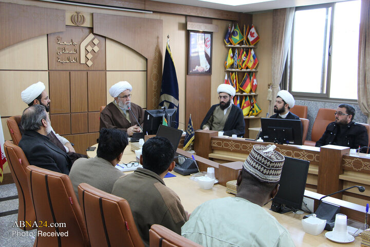 حضور دبیرکل مجمع جهانی اهل‌بیت(ع) در جمع اساتید و طلاب جامعه المصطفی در اصفهان