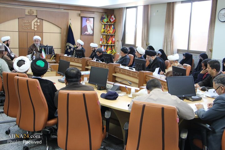 Photos: Secretary-General of AhlulBayt World Assembly meets with professors, students of Al-Mustafa International University in Isfahan