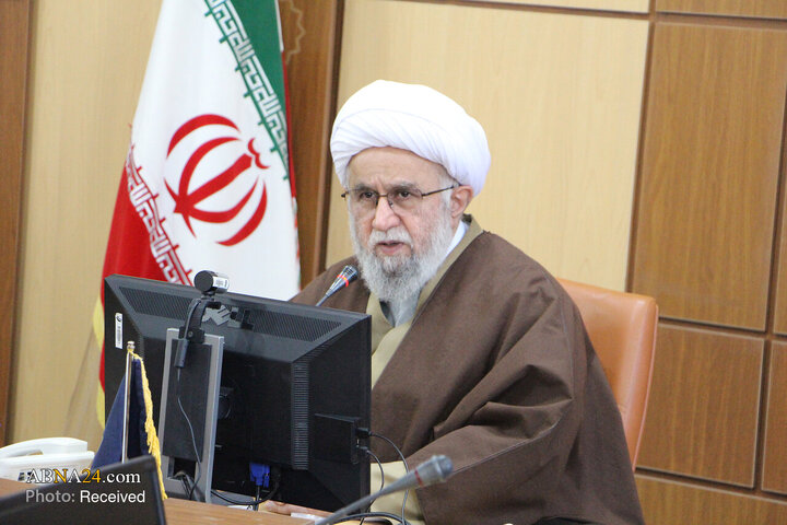 Photos: Secretary-General of AhlulBayt World Assembly meets with professors, students of Al-Mustafa International University in Isfahan