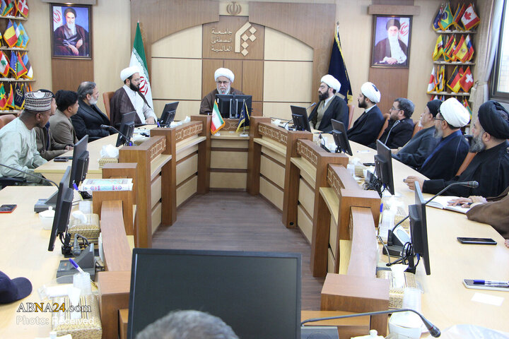 Photos: Secretary-General of AhlulBayt World Assembly meets with professors, students of Al-Mustafa International University in Isfahan