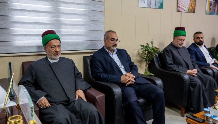 تقرير مصور/ نائب الأمين العام للعتبة الحسينية يزور بمعية أعضاء مجلس الإدارة المدينة الصناعية في كربلاء