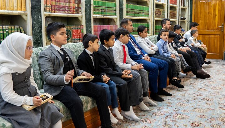 تقرير مصور/ ممثل المرجعية العليا يستقبل طلبة برنامج الحساب الذهني (السوروبان)