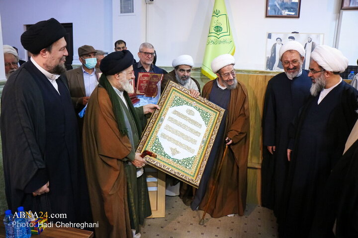 مراسم رونمایی از کتاب هفت جلدی «مفتاح الهدایه فی شرح تحریر الوسیله» اثر آیت الله مقتدایی با حضور آیت‌الله حسینی بوشهری، حجت‌الاسلام سید حسن خمینی و جمعی از اساتید و طلاب برگزار شد.