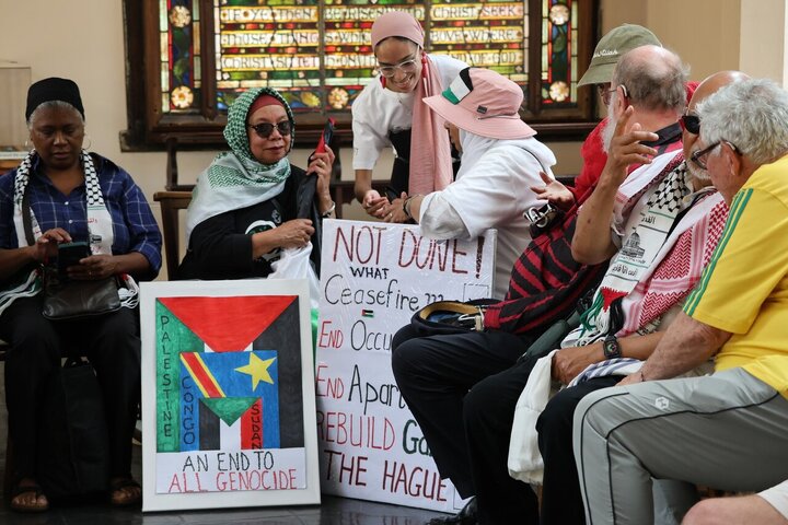 Informe fotográfico | 108ª vigilia interreligiosa consecutiva en la Catedral de San Jorge en Ciudad del Cabo desde el inicio del genocidio en Gaza