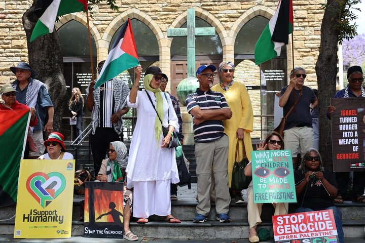 Informe fotográfico | 108ª vigilia interreligiosa consecutiva en la Catedral de San Jorge en Ciudad del Cabo desde el inicio del genocidio en Gaza