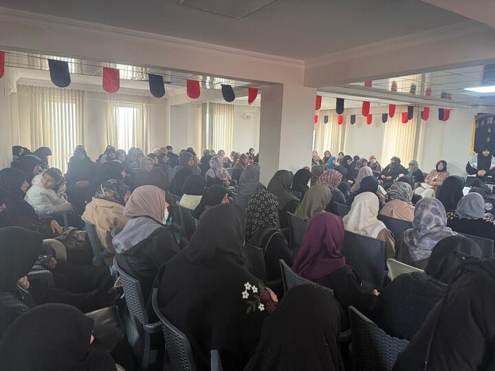 Informe fotográfico | Mujeres turcas conmemoran el martirio de la Excelencia Fátima al-Zahra (la paz sea con ella) en el centro Ahlul Bayt de Igdir