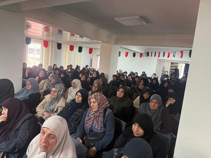 Informe fotográfico | Mujeres turcas conmemoran el martirio de la Excelencia Fátima al-Zahra (la paz sea con ella) en el centro Ahlul Bayt de Igdir