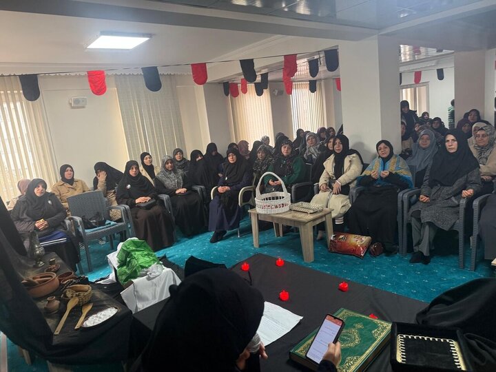 Informe fotográfico | Mujeres turcas conmemoran el martirio de la Excelencia Fátima al-Zahra (la paz sea con ella) en el centro Ahlul Bayt de Igdir