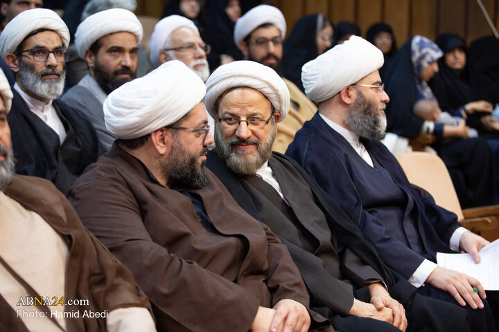 مراسم رونمایی از ۴۰ جلد کتاب کارگروه تبلیغی در قم