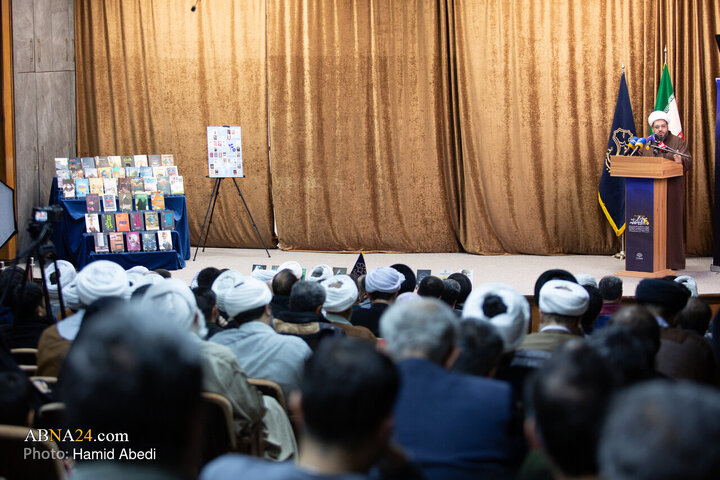 مراسم رونمایی از ۴۰ جلد کتاب کارگروه تبلیغی در قم