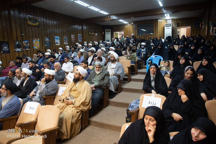 مراسم رونمایی از ۴۰ جلد کتاب کارگروه تبلیغی در قم