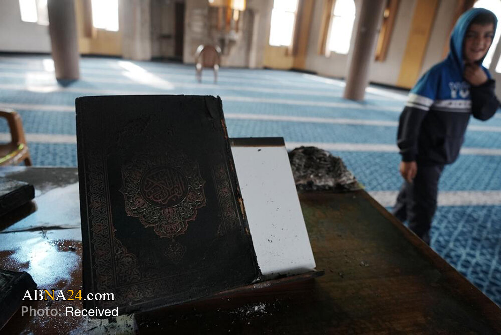 Photos: Zionist settlers set fire to mosque in West Bank