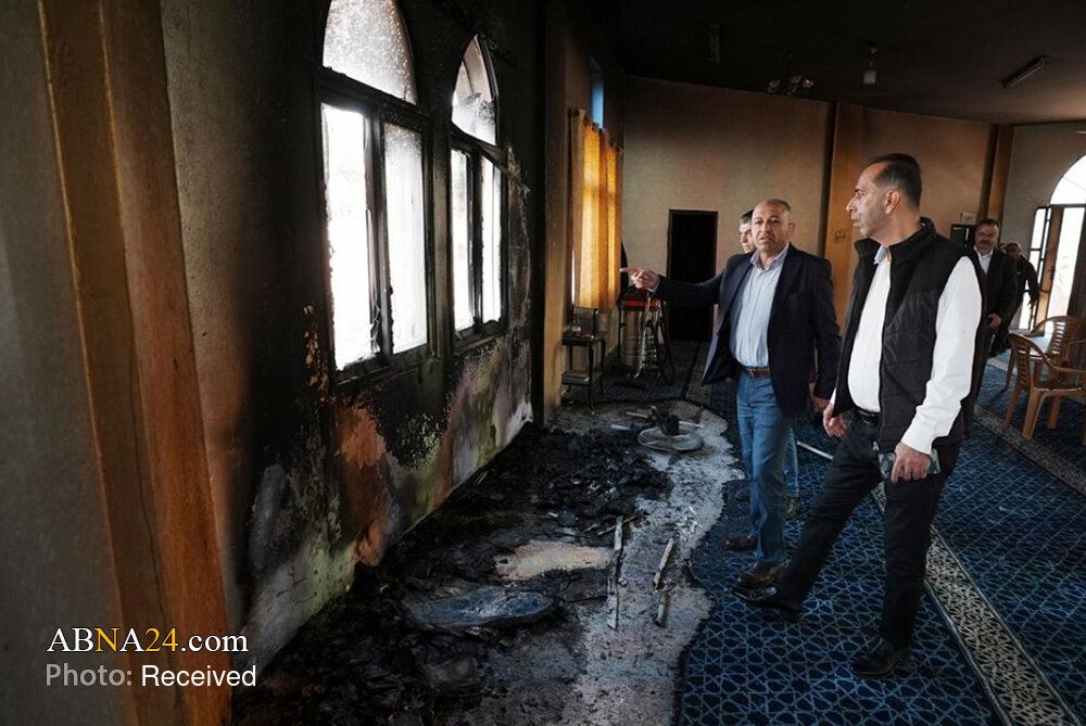 Photos: Zionist settlers set fire to mosque in West Bank