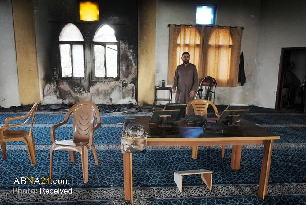 Photos: Zionist settlers set fire to mosque in West Bank
