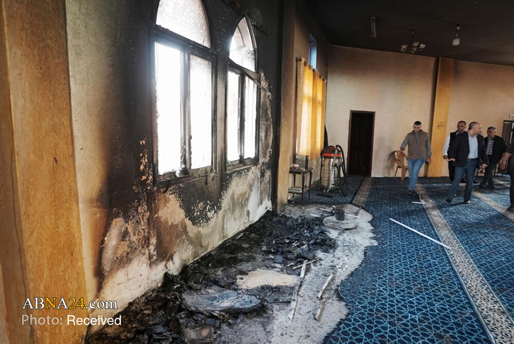 Photos: Zionist settlers set fire to mosque in West Bank