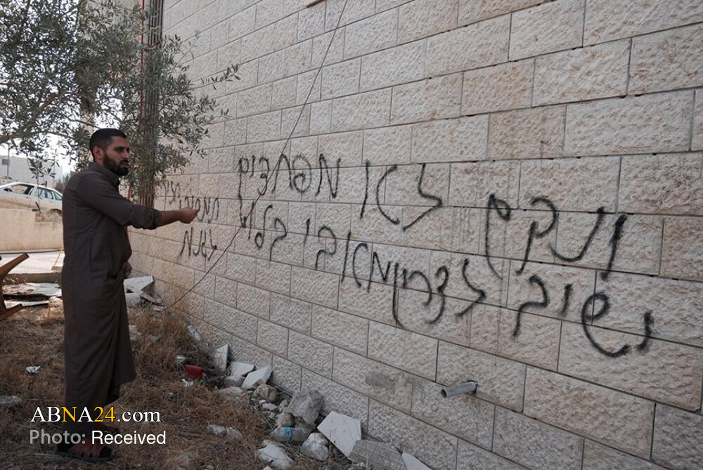 Photos: Zionist settlers set fire to mosque in West Bank