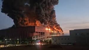 Isang malaking sunog ang sumiklab sa isang pasilidad ng logistics sa Cheonan + Video