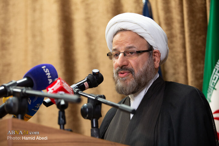 Photos: Unveiling ceremony for 40 volumes published by Development Task Group held in Qom