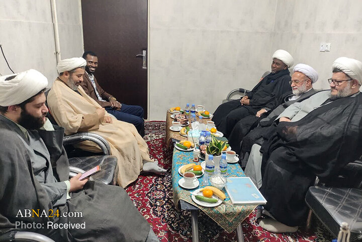 بازدید نماینده ولی‌فقیه در قاره آفریقا از مؤسسه آوای توحید در قم