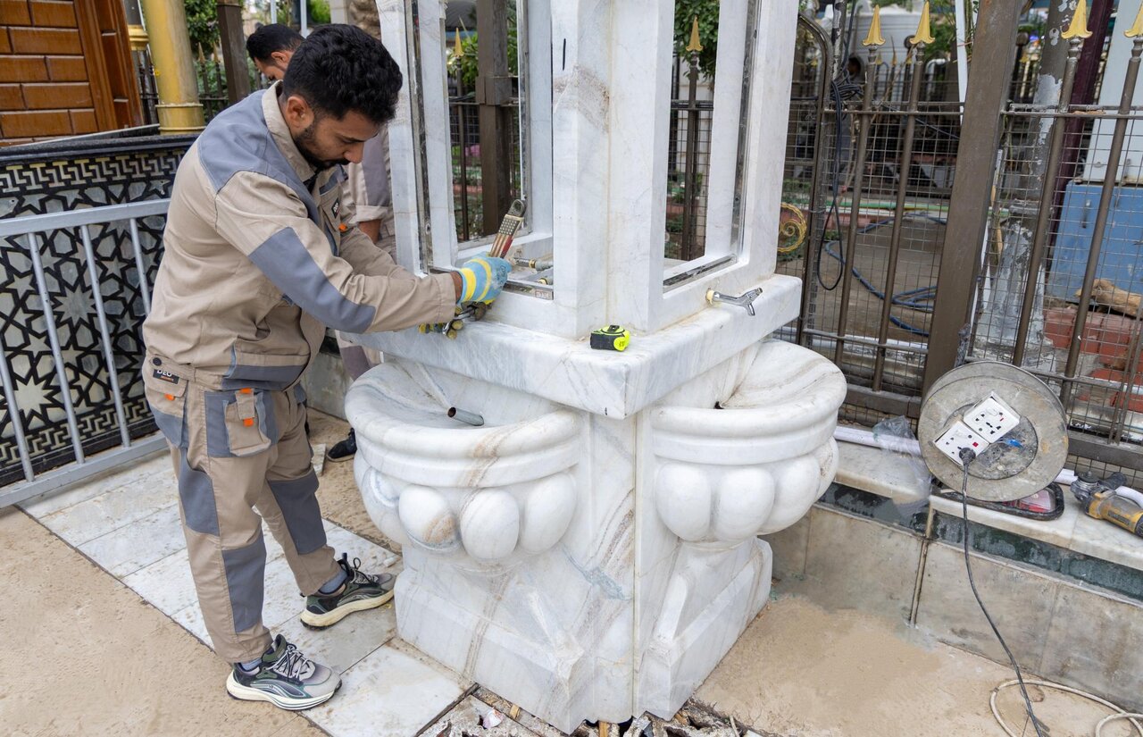 Bayn al-Haramayn department begins first phase of project to replace drinking water manholes in central courtyard (+Photos)