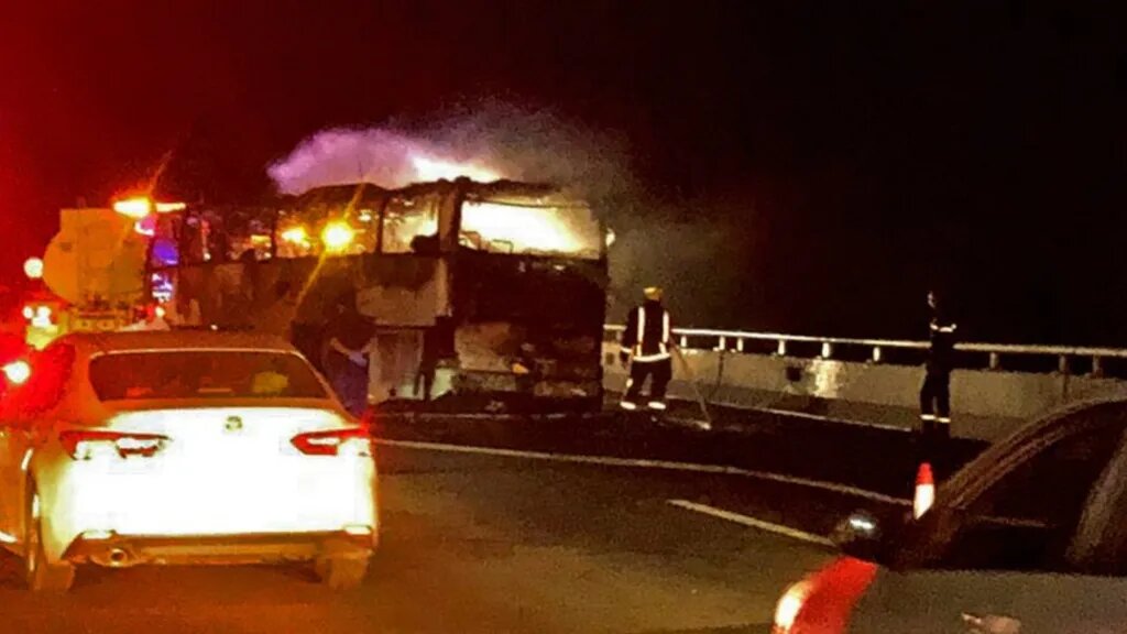 سعودی عرب میں خوفناک سڑک حادثہ، مکہ مکرمہ سے مدینہ منورہ جارہے 42 بھارتی عمرہ زائرین کی موت