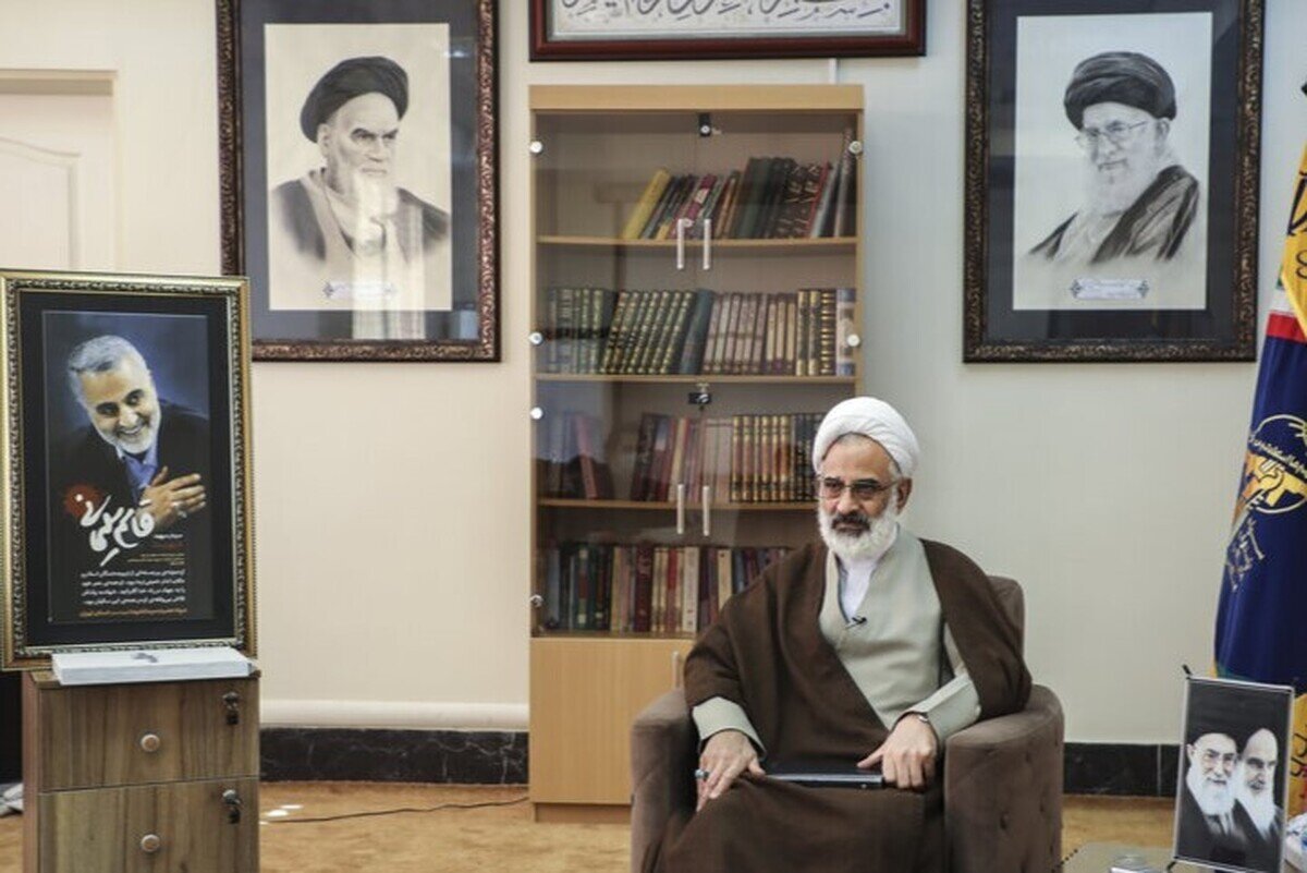 کتاب، چراغ راه دفاع عالمانه از انقلاب اسلامی است