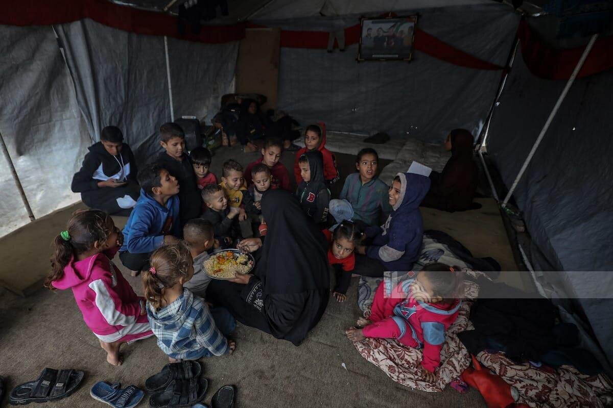 زندگی دشوار زوج سالخورده در غزه؛ سرپرستی ۳۶ نوه پس از شهادت پنج فرزند + تصاویر