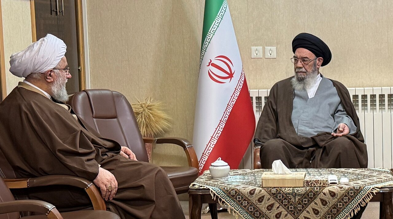 لقاء الأمين العام للمجمع العالمي لأهل البيت (ع) مع إمام جمعة أصفهان / التأكيد على توسيع الناشطات في التبليغ الديني