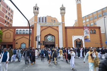 Nakokî li ser birêvebirina xêrxwaziyê ya mizgefta Rojhilatê Londonê berdewam dike; daxwaz ji bo nirxandinê ya siyaseta cihkirina zayendî