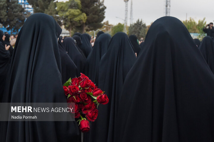 Photos: Funeral of 10 unidentified martyrs in Iran's Karaj