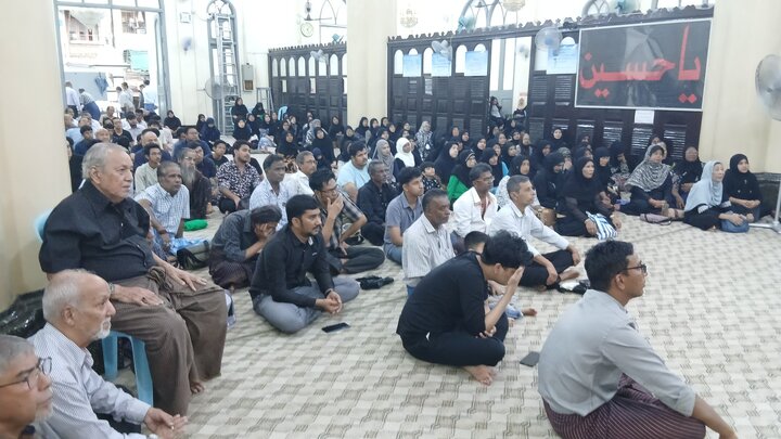 ရန်ကုန် မြို့ မဂို ရှီအဟ် ဂျအ်မေ့ ဗလီ တွင် နိုဝင်ဘာလ ၁၈ ရက်နေ့တွင် ပြုလုပ်သည့် သခင်မကြီး ဖွာတွေမဟ် ဇဲဟ်ရာ (စ.အ) ၏ ရှဟာဒသ် မဂျ်လစ်  ။ ။ Photos