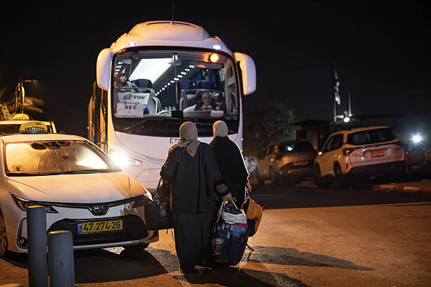 بیماران فلسطینی پس از درمان در بیت‌المقدس شرقی، آماده بازگشت به غزه + عکس