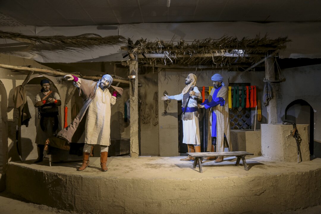 بازدید تولیت آستان مقدس مسجد جمکران از سوگواره نمایشی کوچه‌های بنی‌هاشم + عکس