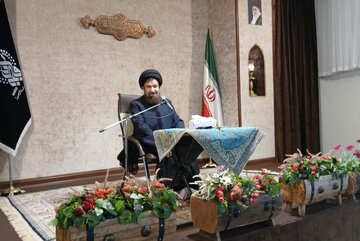 ویژه برنامه آموزشی ایام فاطمیه ویژه پرسنل آستان مقدس حضرت معصومه(س) برگزار شد + عکس