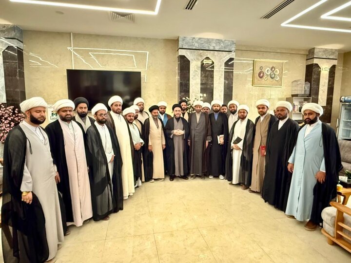 ဆင်းဒ် ကျောင်းသားကောင်စီ ၏ ကိုယ်စားလှယ်အဖွဲ့  သည် H.I  ဆယက်ဒ် ရှဟဲန်ရှားဟ် ဟိုစိုင်းန်  နကဝီ နှင့်  နဂျဖ် မြို့ တွင် တွေ့ဆုံ  ။ ။ Photos