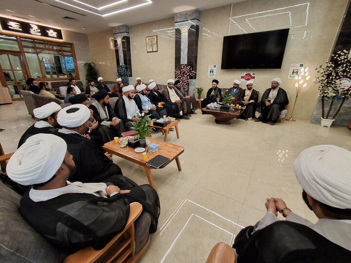 ဆင်းဒ် ကျောင်းသားကောင်စီ ၏ ကိုယ်စားလှယ်အဖွဲ့  သည် H.I  ဆယက်ဒ် ရှဟဲန်ရှားဟ် ဟိုစိုင်းန်  နကဝီ နှင့်  နဂျဖ် မြို့ တွင် တွေ့ဆုံ  ။ ။ Photos