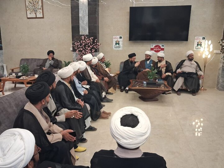 ဆင်းဒ် ကျောင်းသားကောင်စီ ၏ ကိုယ်စားလှယ်အဖွဲ့  သည် H.I  ဆယက်ဒ် ရှဟဲန်ရှားဟ် ဟိုစိုင်းန်  နကဝီ နှင့်  နဂျဖ် မြို့ တွင် တွေ့ဆုံ  ။ ။ Photos