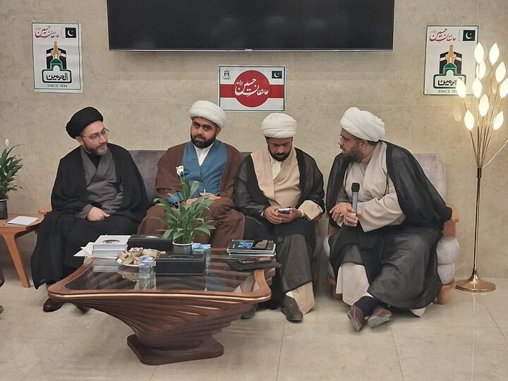 ဆင်းဒ် ကျောင်းသားကောင်စီ ၏ ကိုယ်စားလှယ်အဖွဲ့  သည် H.I  ဆယက်ဒ် ရှဟဲန်ရှားဟ် ဟိုစိုင်းန်  နကဝီ နှင့်  နဂျဖ် မြို့ တွင် တွေ့ဆုံ  ။ ။ Photos