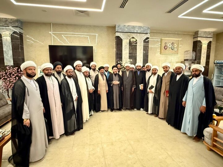 ဆင်းဒ် ကျောင်းသားကောင်စီ ၏ ကိုယ်စားလှယ်အဖွဲ့  သည် H.I  ဆယက်ဒ် ရှဟဲန်ရှားဟ် ဟိုစိုင်းန်  နကဝီ နှင့်  နဂျဖ် မြို့ တွင် တွေ့ဆုံ  ။ ။ Photos