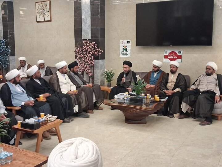 ဆင်းဒ် ကျောင်းသားကောင်စီ ၏ ကိုယ်စားလှယ်အဖွဲ့  သည် H.I  ဆယက်ဒ် ရှဟဲန်ရှားဟ် ဟိုစိုင်းန်  နကဝီ နှင့်  နဂျဖ် မြို့ တွင် တွေ့ဆုံ  ။ ။ Photos