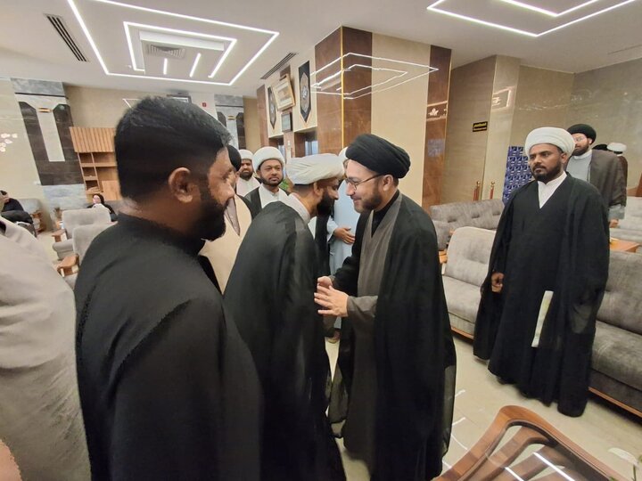 ဆင်းဒ် ကျောင်းသားကောင်စီ ၏ ကိုယ်စားလှယ်အဖွဲ့  သည် H.I  ဆယက်ဒ် ရှဟဲန်ရှားဟ် ဟိုစိုင်းန်  နကဝီ နှင့်  နဂျဖ် မြို့ တွင် တွေ့ဆုံ  ။ ။ Photos