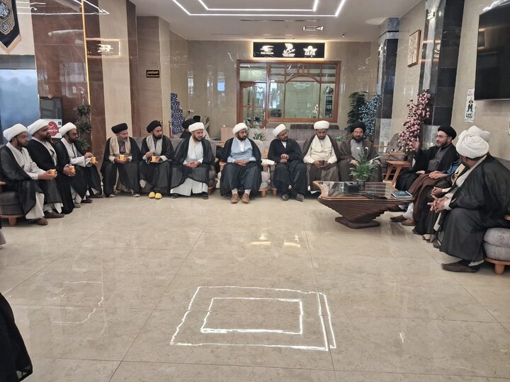 ဆင်းဒ် ကျောင်းသားကောင်စီ ၏ ကိုယ်စားလှယ်အဖွဲ့  သည် H.I  ဆယက်ဒ် ရှဟဲန်ရှားဟ် ဟိုစိုင်းန်  နကဝီ နှင့်  နဂျဖ် မြို့ တွင် တွေ့ဆုံ  ။ ။ Photos