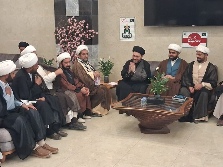 ဆင်းဒ် ကျောင်းသားကောင်စီ ၏ ကိုယ်စားလှယ်အဖွဲ့  သည် H.I  ဆယက်ဒ် ရှဟဲန်ရှားဟ် ဟိုစိုင်းန်  နကဝီ နှင့်  နဂျဖ် မြို့ တွင် တွေ့ဆုံ  ။ ။ Photos