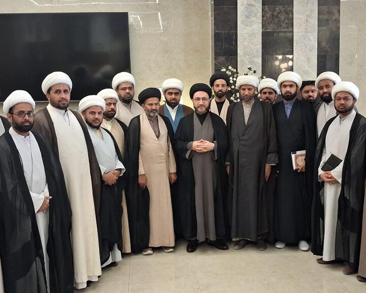 ဆင်းဒ် ကျောင်းသားကောင်စီ ၏ ကိုယ်စားလှယ်အဖွဲ့  သည် H.I  ဆယက်ဒ် ရှဟဲန်ရှားဟ် ဟိုစိုင်းန်  နကဝီ နှင့်  နဂျဖ် မြို့ တွင် တွေ့ဆုံ  ။ ။ Photos